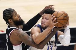 爱游戏体育官网-包含独行侠客场大胜，唐西奇发威力挽狂澜的词条