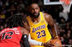 爱游戏在线-包含猛龙完胜国王，詹姆斯统治全场的词条