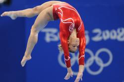 爱游戏在线-英超争冠之夜，基耶萨关键节点连续得分，从意式智慧到英伦赛场的决胜时刻