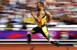 爱游戏中国-绿茵孤星，托尼一己之力破局，南非力克沙特的战术启示