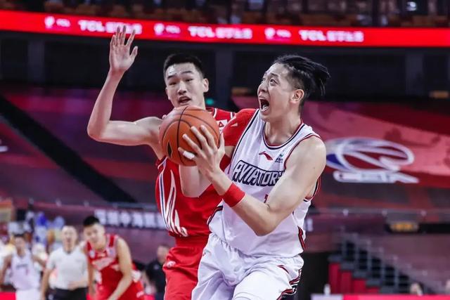 关于青岛队和深圳队的较量成为焦点的信息