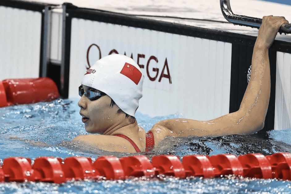 游泳比赛现场热血沸腾，选手瞬间爆发绝技的简单介绍