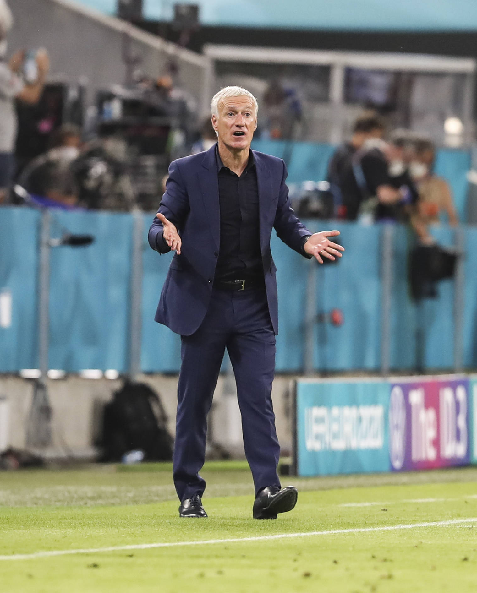 包含伯利克主场战平法国，小组形势依然未定的词条