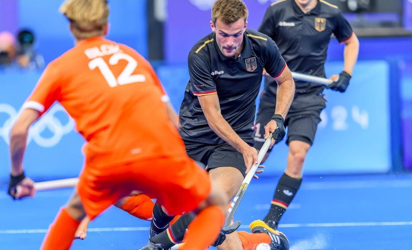 曲棍球比赛加拿大队击败德国队