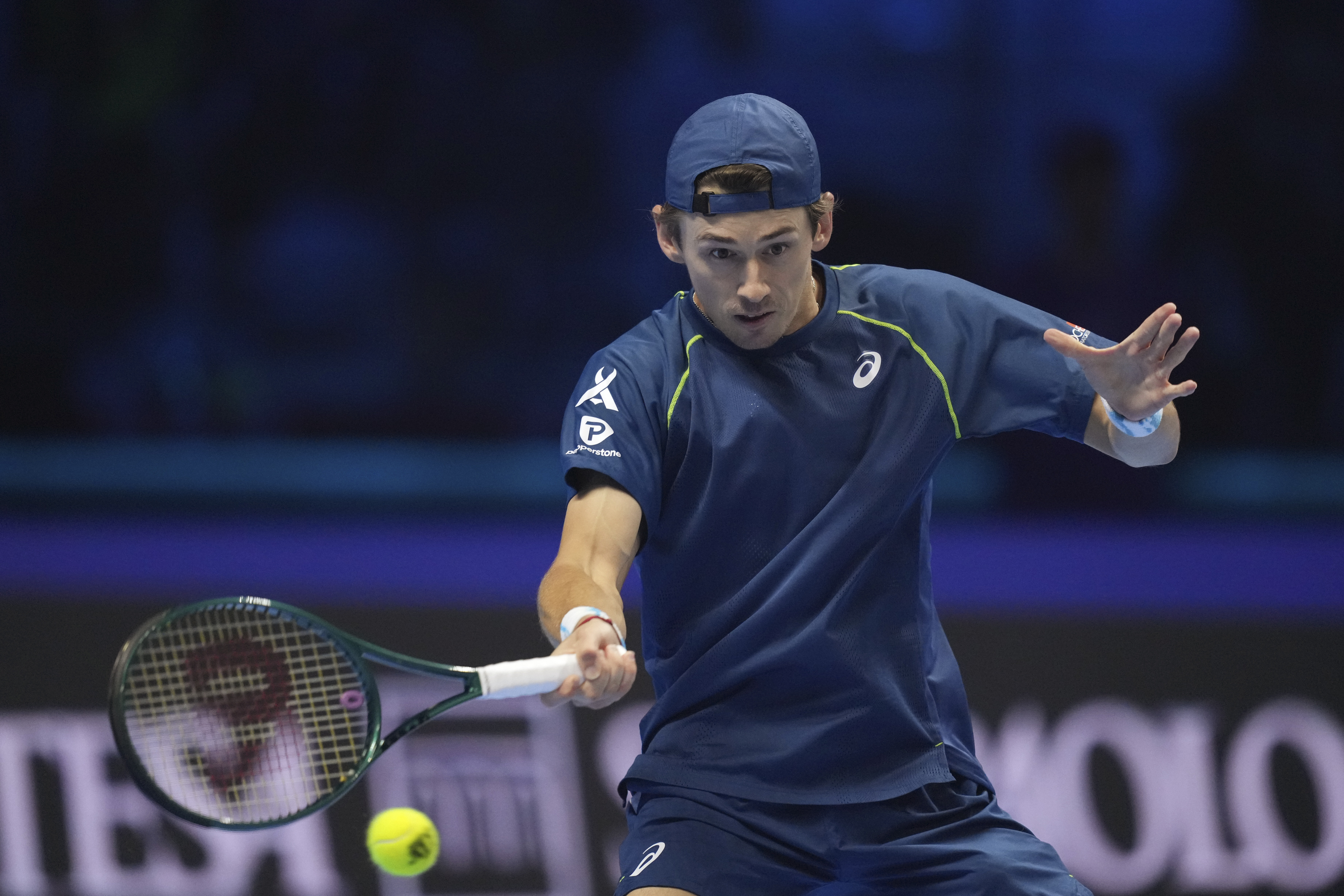 年终总决赛翻盘ATP总决赛，梅德韦杰夫惊艳四座的简单介绍