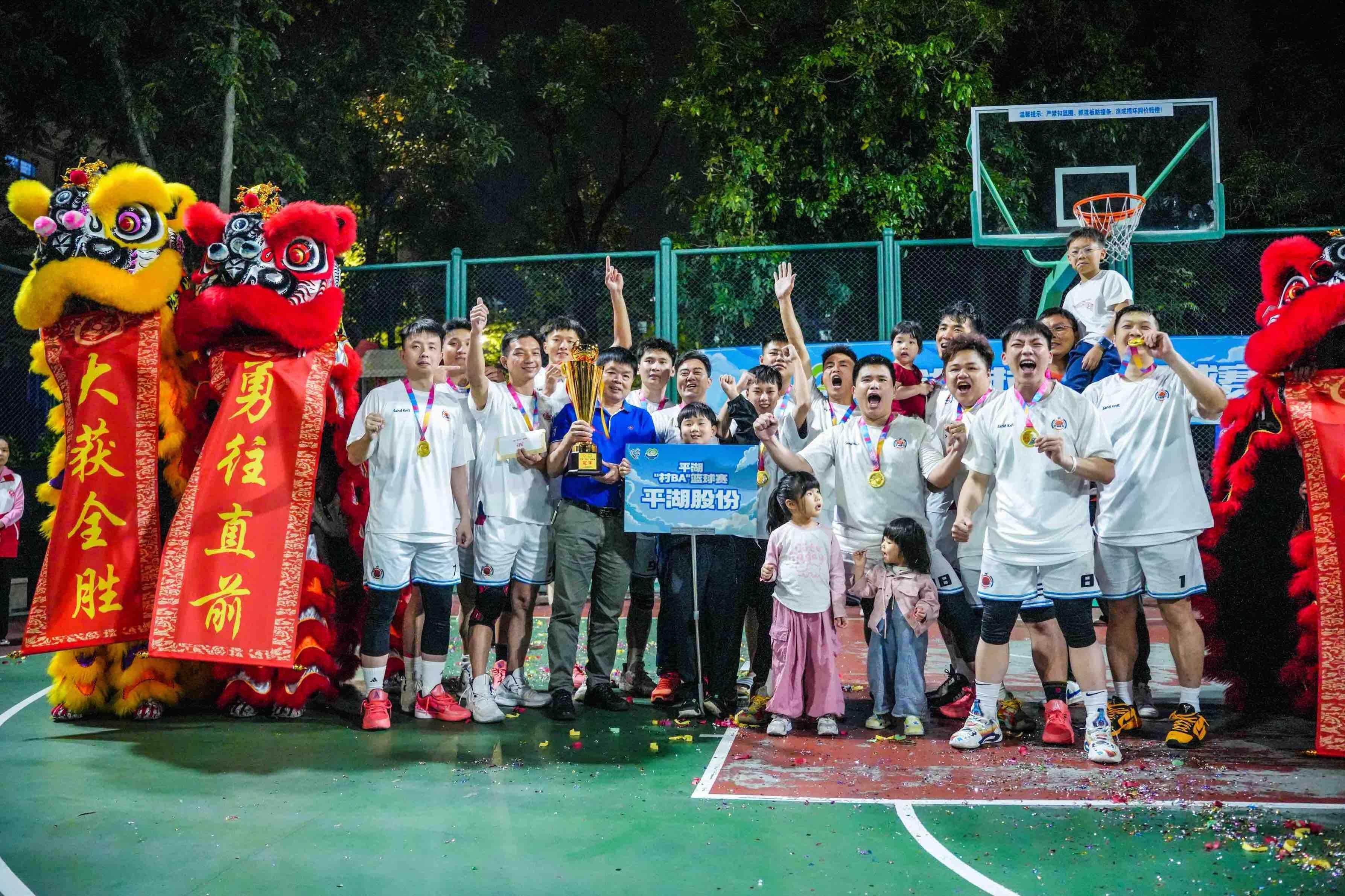 关于篮球比赛精彩纷呈，球员协作默契程度高的信息