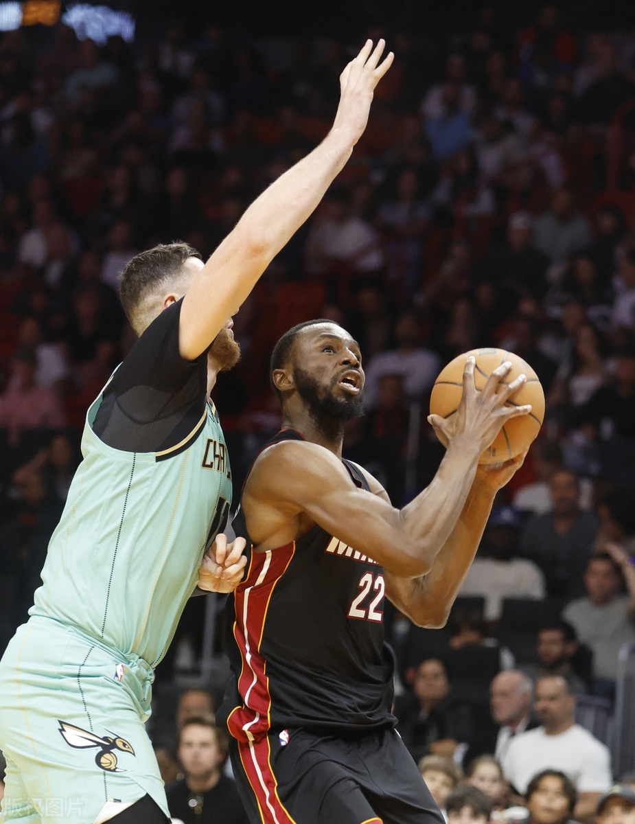 黄蜂轻取热火，东契奇送出助攻的简单介绍