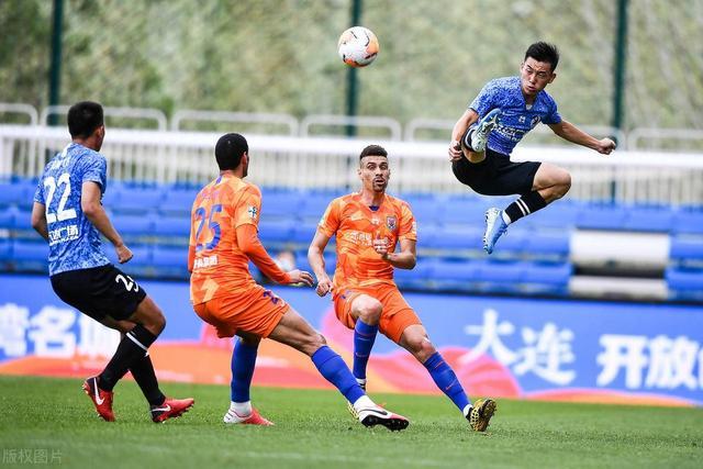 包含大连人队长传学子登顶，赛场精彩表现的词条