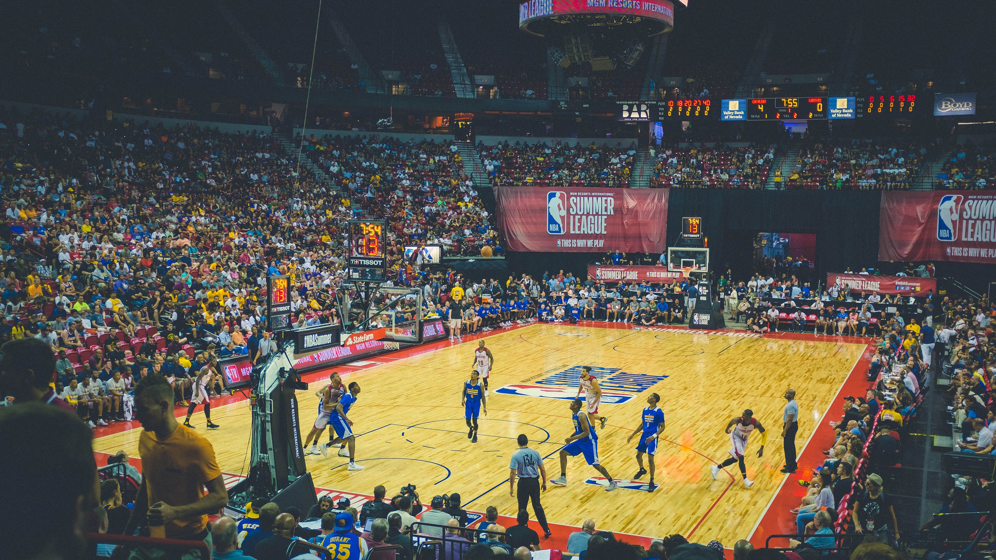 岭南烽火燃洛城,当广东队遇见詹姆斯,一场跨越篮球次元的对话