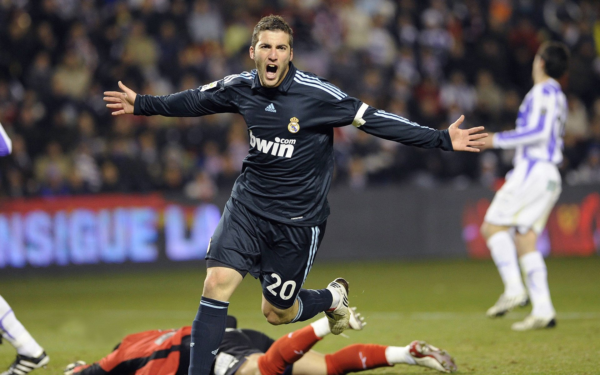 南美风暴再起,阿什拉夫爆发引领巴拉圭强势晋级南非世界杯